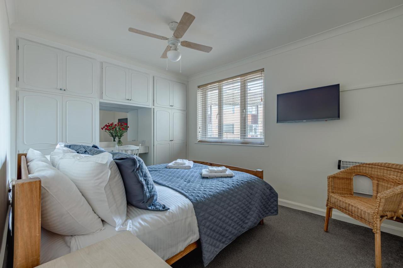 Luxury 2 Bed Room Lake View Apt Bowness Parking Bagian luar foto