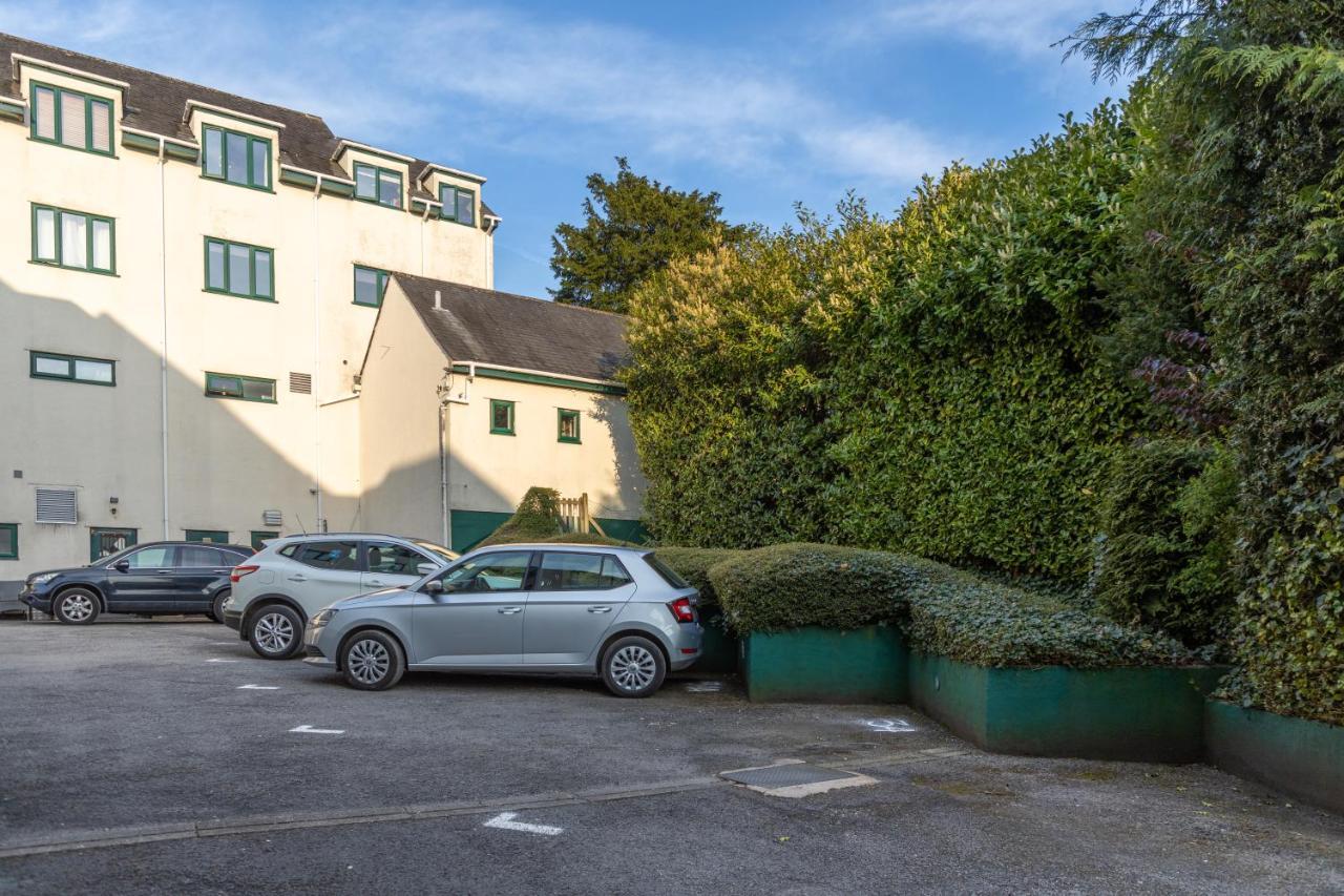 Luxury 2 Bed Room Lake View Apt Bowness Parking Bagian luar foto